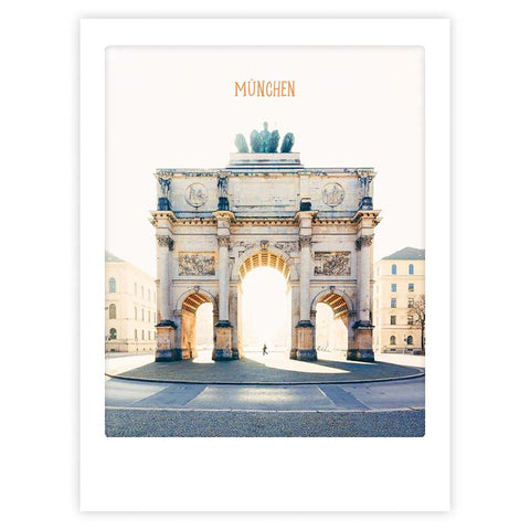 Das Pickmotion "walk into the light" Kunstposter fängt Münchens sonnenbeschienenes Siegestor ein und ist perfekt für internationale Instagramer oder alle, die maßgefertigte Bilderrahmen suchen.