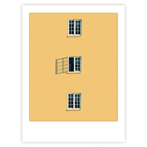 Drei vertikale Fenster auf einer gelben Wand; das mittlere ist geöffnet und wirft einen Schatten - "happy window" von Pickmotion, ein Kunstposter mit stilvollem Charakter, perfekt für maßgefertigte Bilderrahmen.