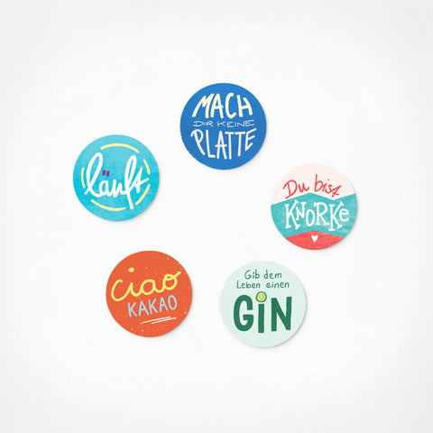 Das Magnet Set "Coole Sprüche" von Pickmotion enthält fünf Magnete mit deutschen Sprüchen und süßen Motiven - ideal für deine magnetische Wand.
