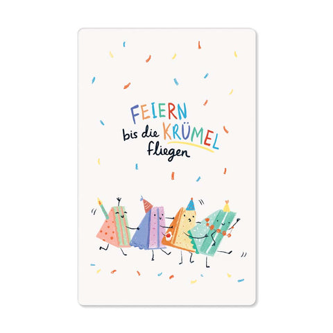 Bunte Kuchenstücke mit Partyhüten tanzen unter Konfetti mit der Aufschrift „Feiern bis die Krümel fliegen“. Modernes Design und nachhaltige Qualität von Pickmotion zeichnen dieses Motiv aus.
