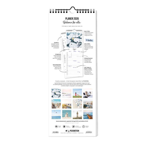 Der Küste & Meer - Planer (Format 15x40) von Pickmotion besticht durch sein blau-weißes Design mit Monatsblättern und kleinen Kalenderbildern am unteren Rand - ideal für Fans des Wandplaners 2025 oder einen stilvollen Familienplaner.