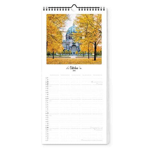 Der Pickmotion Berlin - Familienplaner (Format 20x42) Wandkalender 2025 ist bis Oktober geöffnet und zeigt Herbstbäume und ein Kuppelgebäude im Hintergrund.