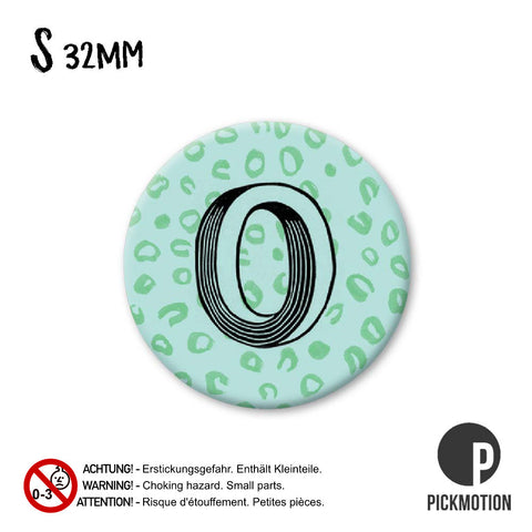 Ergänzen Sie Ihre Kühlschrankmagnete-Kollektion mit "spring o" von Pickmotion: ein 32 mm großer, runder, mintgrüner Pin mit einem schwarzen O und abstrakten Punkten. Verschluckungsgefahr - von Kindern fernhalten.