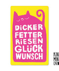 Eine rosa Katze mit dem Text "dicker fetter riesen glueckwunsch" auf gelb, von Pickmotion, gedruckt auf Premium-Naturpapier - ideal für einzigartige Designkarten oder NEON KIND MIND CARDS.