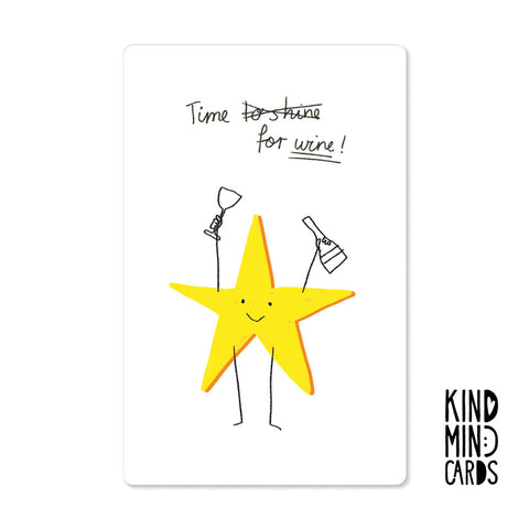 Ein lächelnder Stern hält ein Weinglas und eine Flasche mit Neon-Akzenten und dem Text "Zeit für Wein". Mit dem Pickmotion-Logo - perfekt für Designkarten, gedruckt auf Premium-Naturpapier. Produkt: Zeit für Wein Stern.
