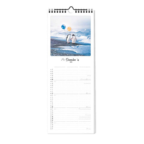 Der Pickmotion "Zauberhafte Welt - Planer" (Format 15x40) zeigt zwei Pinguine und Luftballons in einer verschneiten Szene - ideal als Familienplaner oder Wandkalender für Ihr Zuhause.