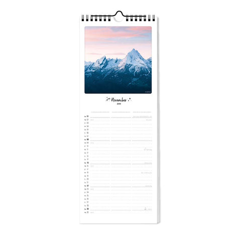 Der "Der Berg ruft - Planer" (15x40) von Pickmotion zeigt ein verschneites Bergfoto für den Monat November, darunter sind die Termine aufgereiht - ideal als Familienplaner oder Wandkalender zum Organisieren des Monats. Perfekt für jeden Bergkalender-Fan.