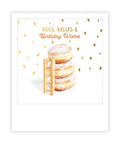 Ein Stapel von drei gepuderten Donuts mit einer kleinen Leiter und goldenem Konfetti, plus "Umarmungen und Küsse" von Pickmotion - eine fröhliche Postkarte für Geburtstage oder Insta-Inspiration mit verspieltem Sofortbild-Stil.